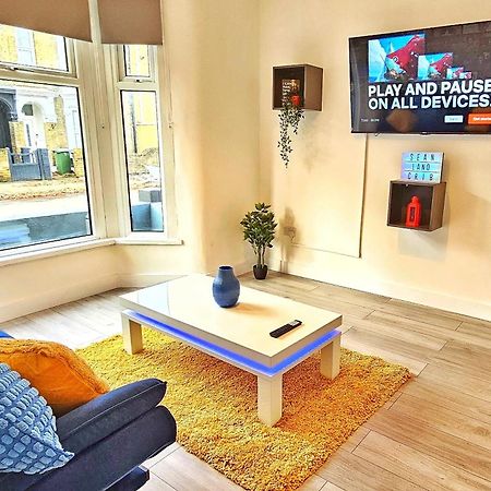 Stratford City - Luxe House With Garden Villa London Exteriör bild